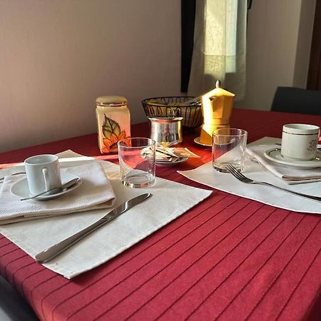 Ferienwohnung Mati Malpensa Con Navetta 20Eur Lonate Pozzolo Exterior foto
