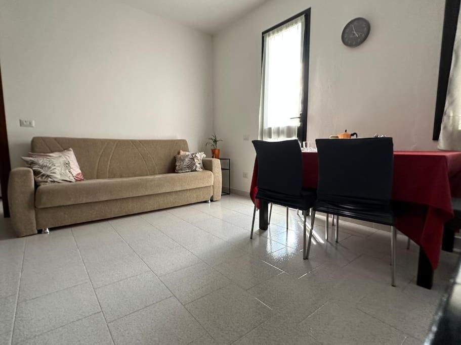 Ferienwohnung Mati Malpensa Con Navetta 20Eur Lonate Pozzolo Exterior foto